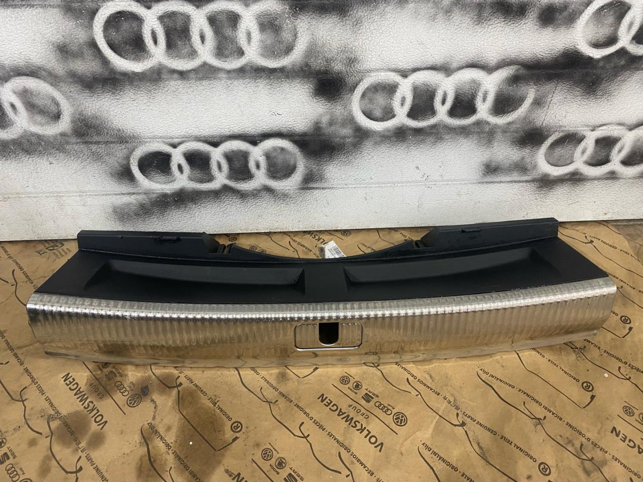 накладка внутренняя на заднюю панель кузова Audi A5 F5 2018, 3.0 л., бензин, АКПП, хетчбэк 5 дв., полный привод, 8W8864513C, 8W8864483C - фото №1