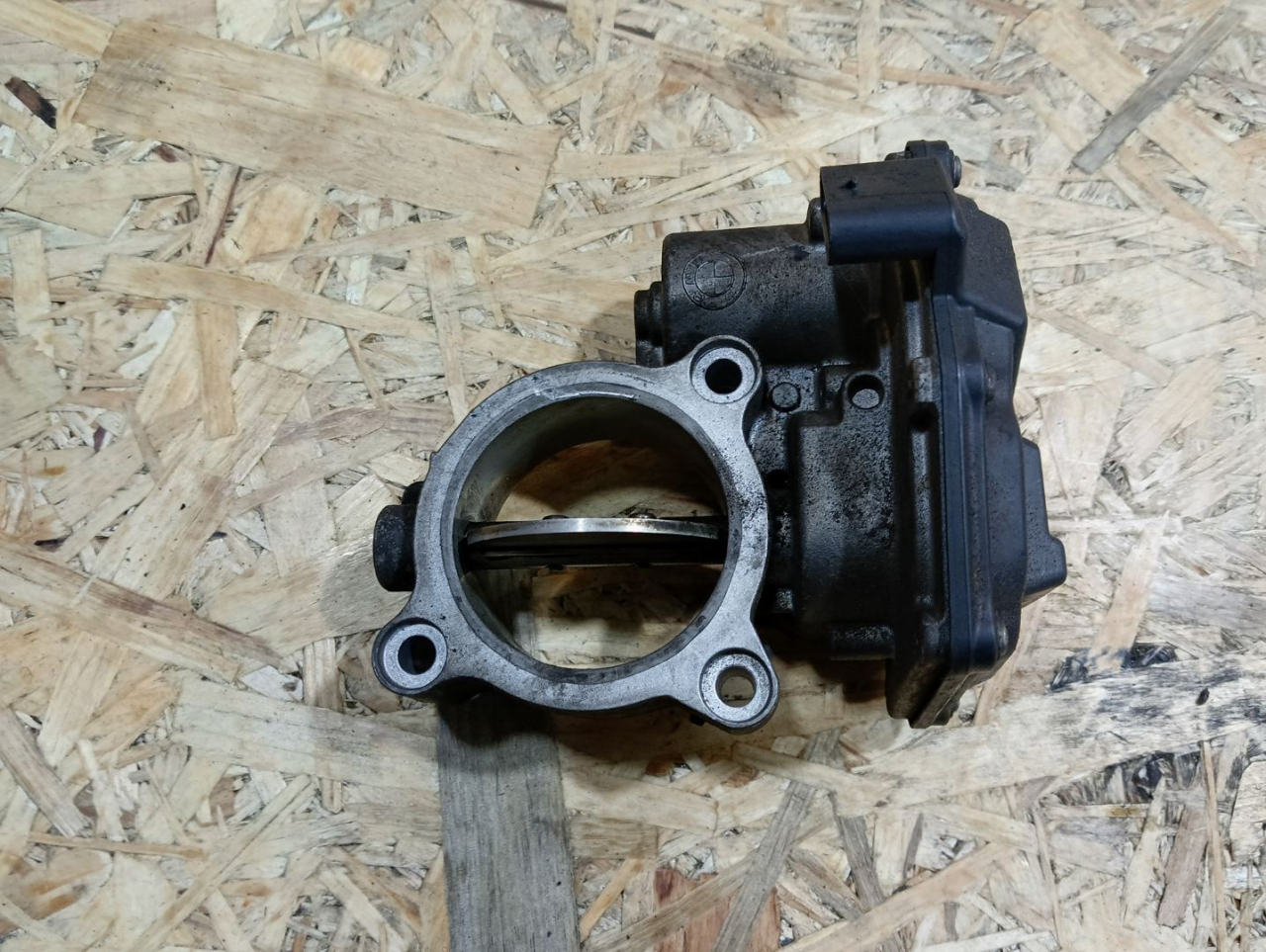 заслонка дроссельная BMW 5 серия F07/F10/F11 F10 2012, 2.0 л., N47 D20 C, дизель, МКПП, седан, задний привод, правый руль, 13547810752, 7810752 - фото №1