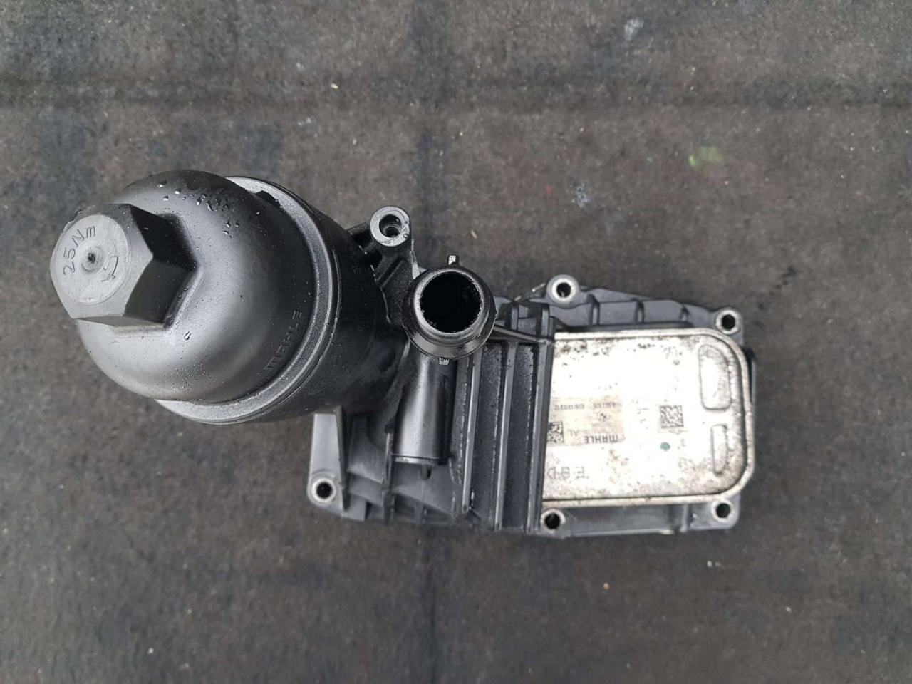 теплообменник масляного фильтра BMW 5 серия F07/F10/F11 F10 2012, 2.0 л., N47 D20 C, дизель, МКПП, седан, задний привод, правый руль, 8507626, 11428507626 - фото №1
