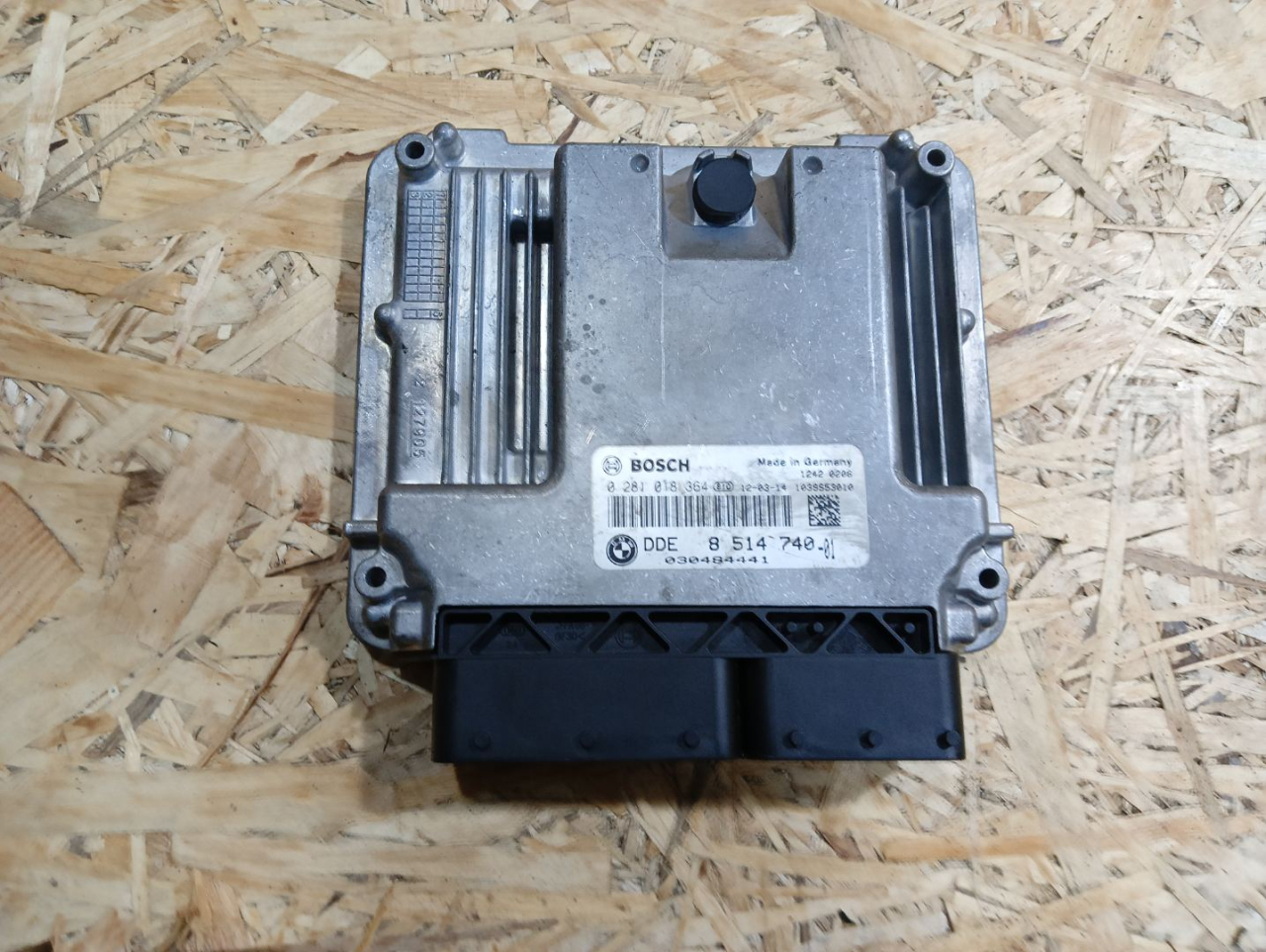 блок управления двигателем BMW 5 серия F07/F10/F11 F10 2012, 2.0 л., N47 D20 C, дизель, МКПП, седан, задний привод, правый руль, 8514740, 13618514740, 13618586534, 8586534, 13618574380, 8574380, 13618576344, 8576344, 13618573259, 8573259, 13618574092, 8574092, 13618572419, 8572419, 13618570932, 8570932, 0281018364 - фото №1