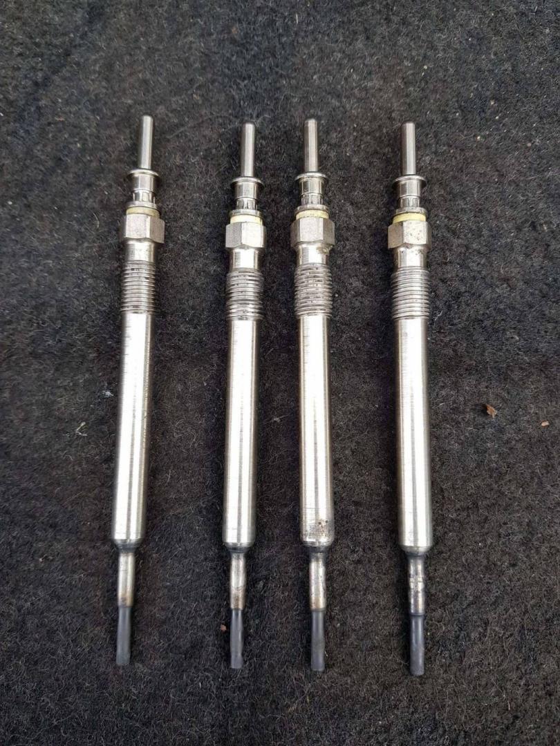свеча накала BMW 5 серия F07/F10/F11 F10 2012, 2.0 л., N47 D20 C, дизель, МКПП, седан, задний привод, правый руль, 12230035934, 0035934, 12230038490, 0038490 - фото №1