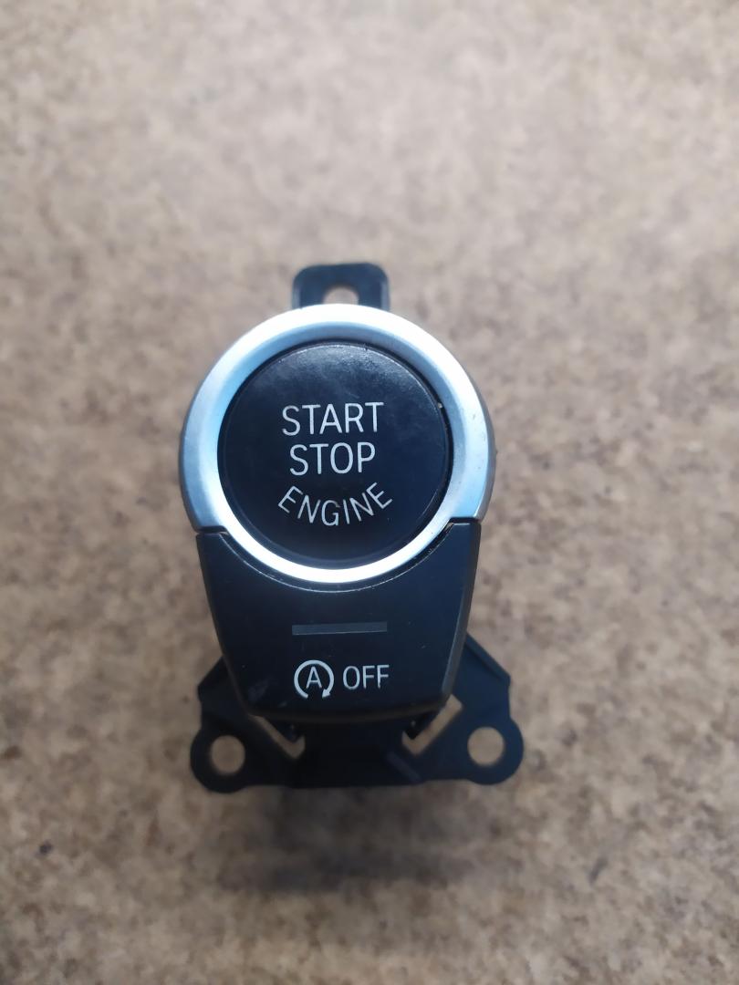 кнопка запуска двигателя BMW 5 серия F07/F10/F11 F10 2012, 2.0 л., N47 D20 C, дизель, МКПП, седан, задний привод, правый руль, 9225230, 61319225230, 61319153831, 9153831, 61319263437, 9263437, 61319229564, 9229564 - фото №1