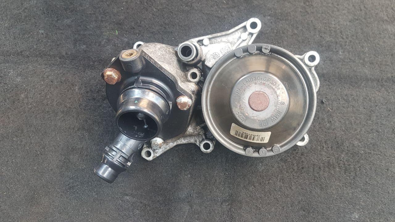 помпа BMW 5 серия F07/F10/F11 F10 2012, 2.0 л., N47 D20 C, дизель, АКПП, седан, задний привод, правый руль, 7810833, 11517810833, 11518516204, 8516204 - фото №1