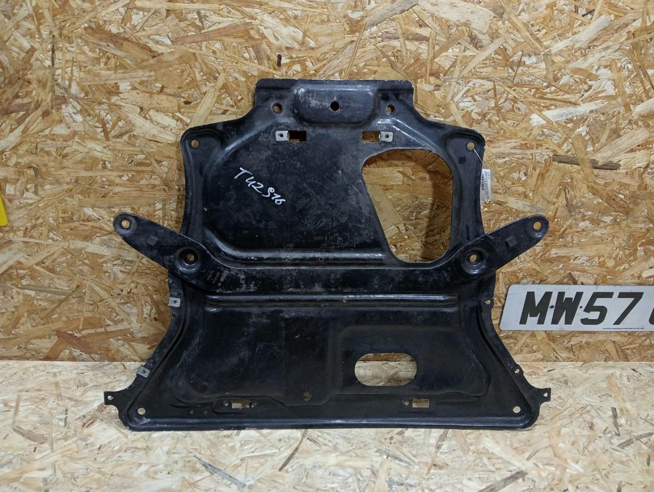 защита двигателя BMW 3 серия F30/F31/F34 F30 2014, 2.0 л., дизель, АКПП, черный, седан, полный привод, правый руль, 6860952, 31106860841, 6860841, 31104086536, 4086536 - фото №1
