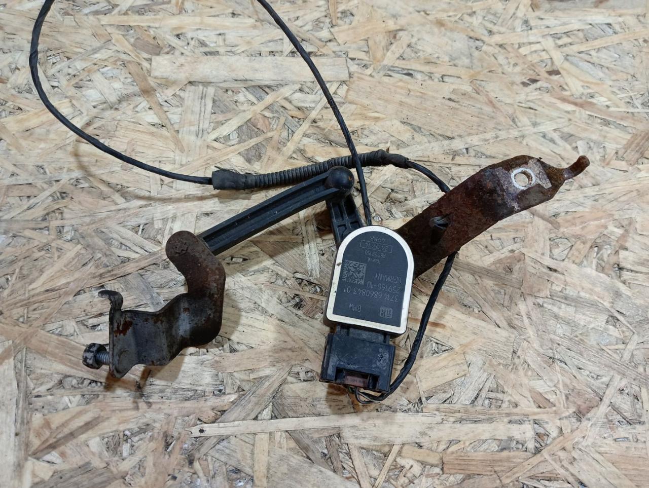 датчик дорожного просвета BMW 3 серия F30/F31/F34 F30 2014, 2.0 л., дизель, АКПП, черный, седан, полный привод, правый руль, 37146860843, 6860843, 37146870000, 6870000, 37146784072, 6784072, 37146788569, 6788569 - фото №1