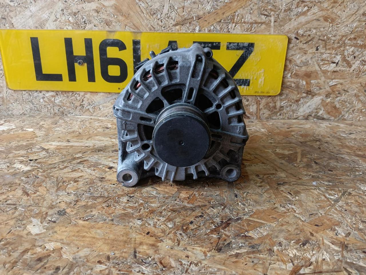 генератор BMW 3 серия F30/F31/F34 F30 2014, 2.0 л., дизель, АКПП, черный, седан, полный привод, правый руль, 8578608, 12318578608 - фото №1