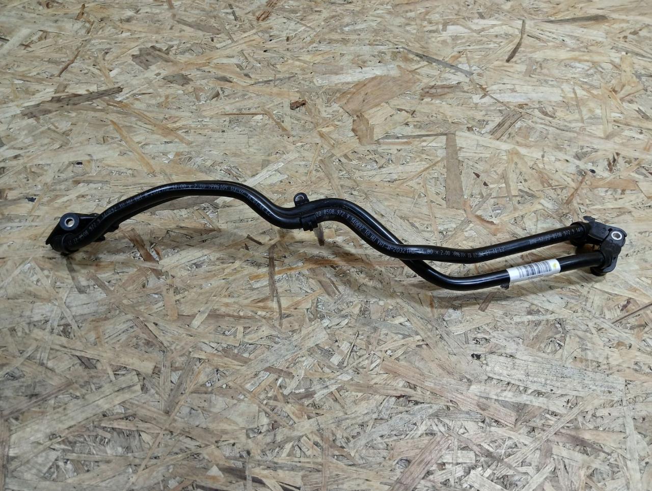 масляная трубка BMW 3 серия F30/F31/F34 F30 2014, 2.0 л., дизель, АКПП, черный, седан, полный привод, правый руль, 8511456, 17228511456, 17228519143, 8519143 - фото №1