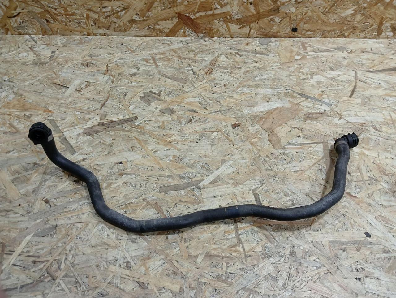 патрубок (трубопровод, шланг) BMW 3 серия F30/F31/F34 F30 2014, 2.0 л., дизель, АКПП, черный, седан, полный привод, правый руль, 127091T1, 17127811133, 7811133 - фото №1