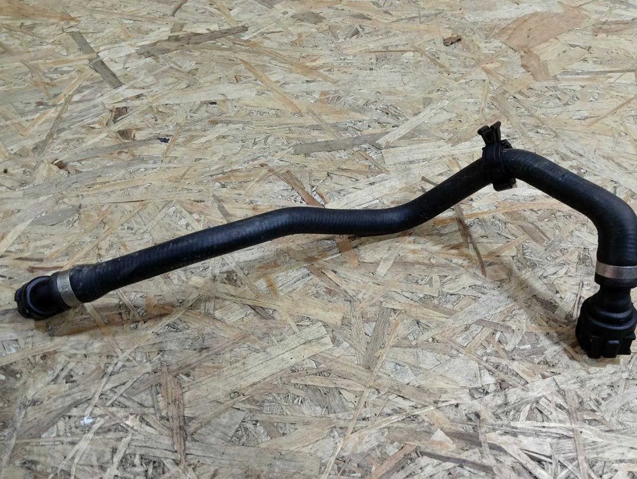 патрубок (трубопровод, шланг) BMW 3 серия F30/F31/F34 F30 2014, 2.0 л., дизель, АКПП, черный, седан, полный привод, правый руль - фото №1
