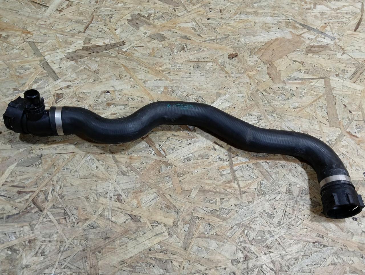 патрубок (трубопровод, шланг) BMW 3 серия F30/F31/F34 F30 2014, 2.0 л., дизель, АКПП, черный, седан, полный привод, правый руль, 7811127, 17127811127 - фото №1