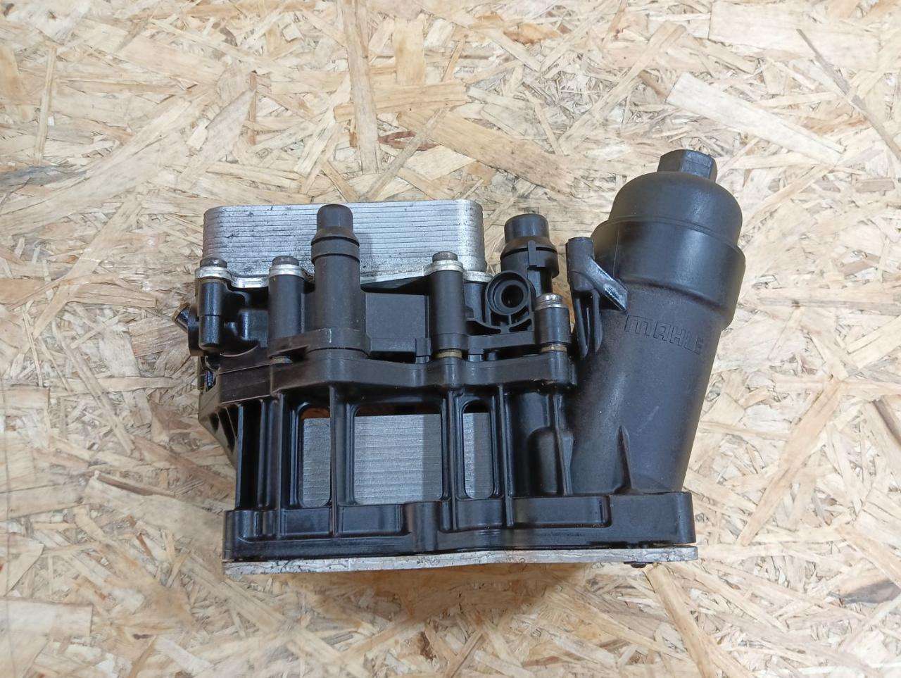 теплообменник масляного фильтра BMW 3 серия F30/F31/F34 F30 2014, 2.0 л., дизель, АКПП, черный, седан, полный привод, правый руль, 8507627, 11428507627, 70377355 - фото №1
