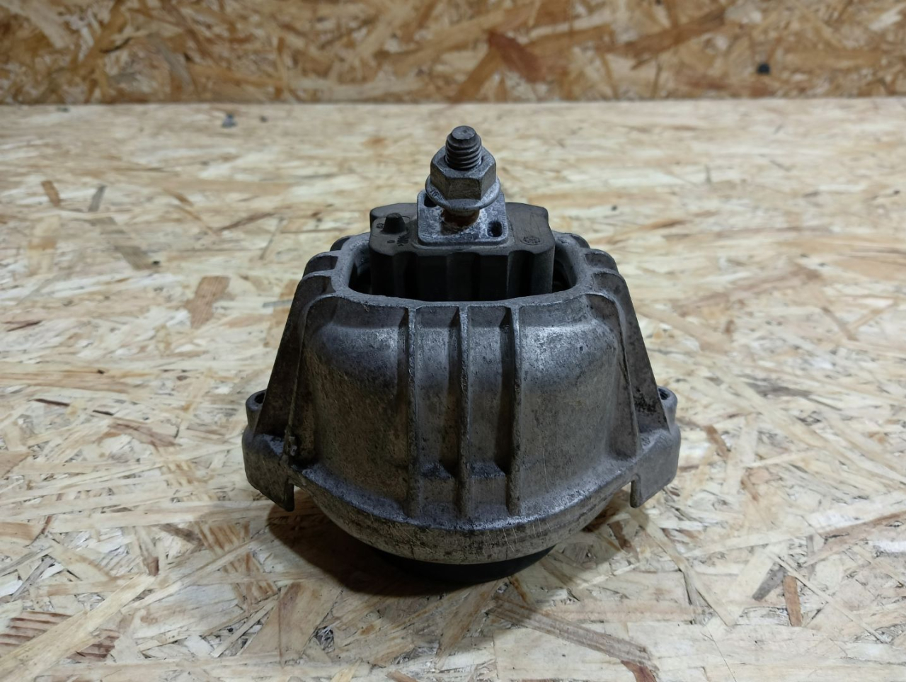подушка крепления двигателя BMW X1 E84 2011, 2.0 л., N47 D20 C, дизель, АКПП, внедорожник 5 дв., полный привод, правый руль, 22116788800, 6788800 - фото №1