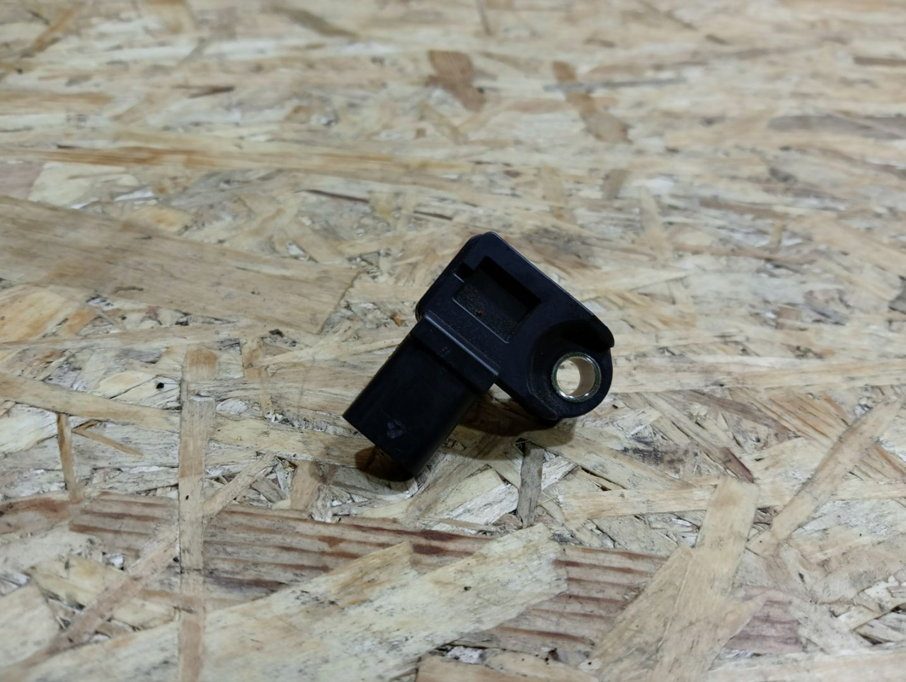 датчик давления во впускном коллекторе BMW 3 серия F30/F31/F34 F30 2012, 2.0 л., N47 D20 C, дизель, МКПП, седан, задний привод, правый руль, 7804742, 13627804742, 8637896, 13628637896 - фото №1