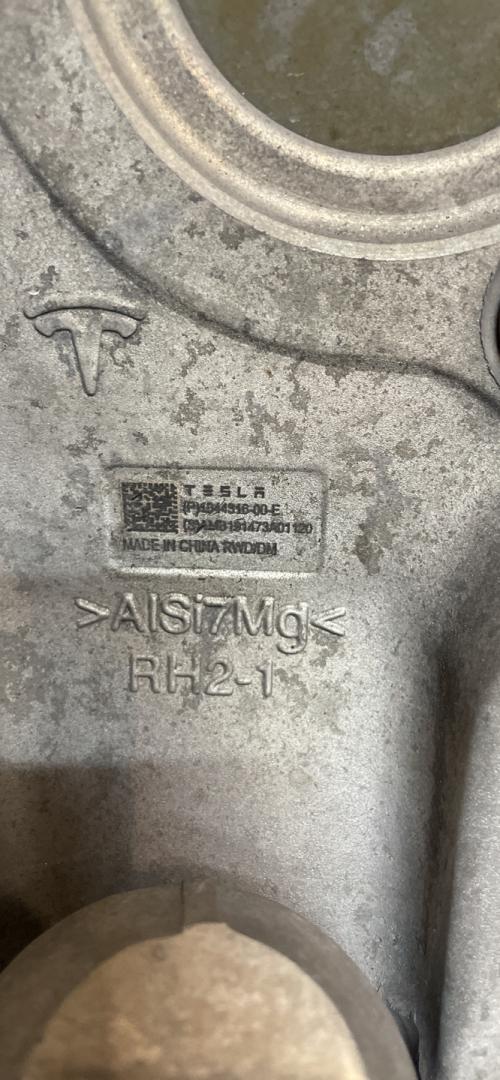 кулак поворотный правый Tesla Model 3 1 поколение 2019, L1S, электро, хетчбэк 5 дв., 104431600, 104431600E - фото №1