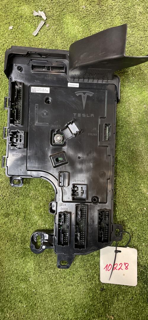 блок комфорта Tesla Model 3 1 поколение 2019, L1S, электро, хетчбэк 5 дв., 107867390 - фото №1
