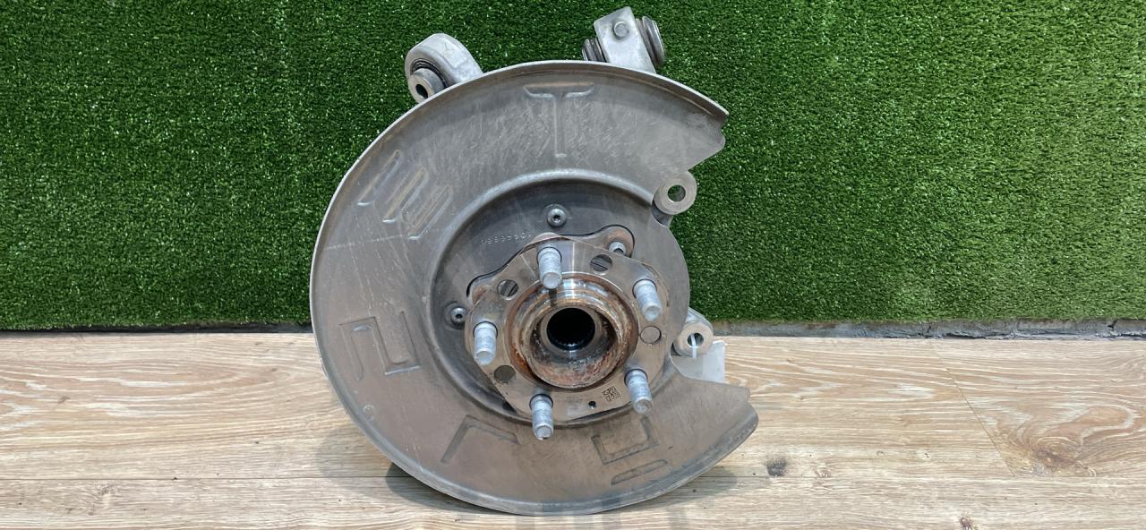кулак задний правый Tesla Model Y 1 поколение 2021, цвет pmng, полный привод, 118841600 - фото №1
