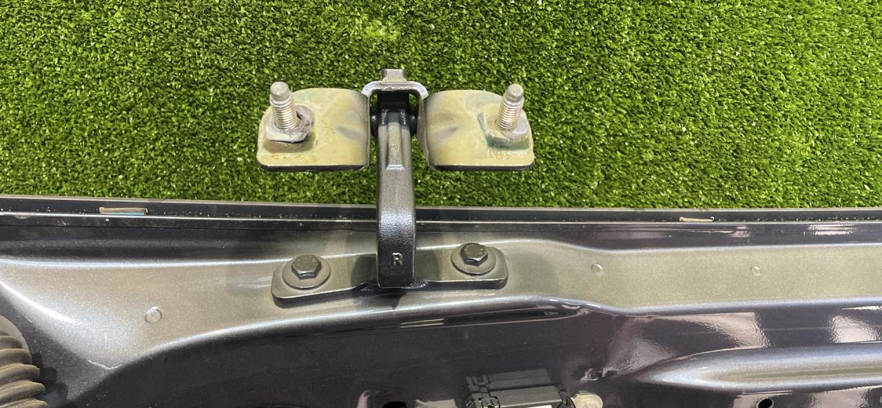 петля крышки багажника Tesla Model Y 1 поколение 2021, цвет pmng, полный привод, 150049500 - фото №1