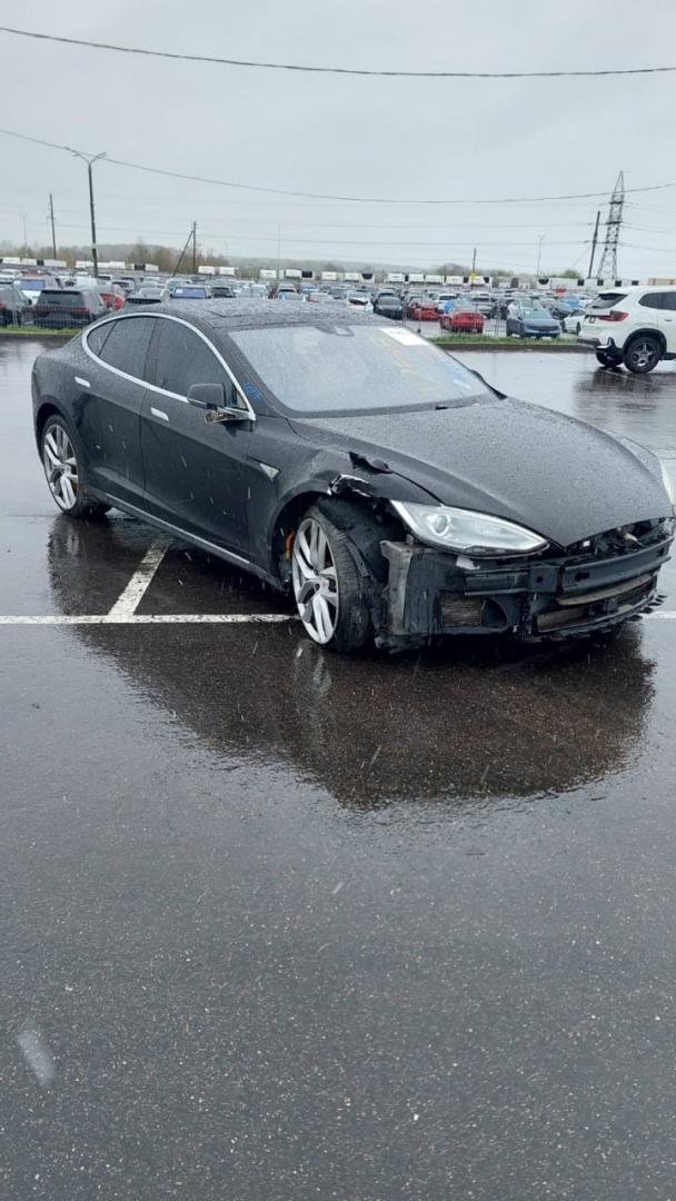 часть кузова (вырезанный элемент) Tesla Model S 1 поколение 2016, черный (pmbl), лифтбэк, задний привод - фото №1
