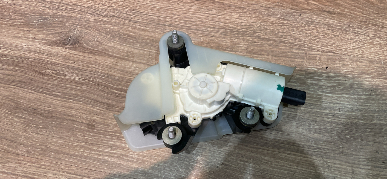 сервопривод доводчика двери Tesla Model X 1 поколение 2018, электро, ppsb, 112013600 - фото №1