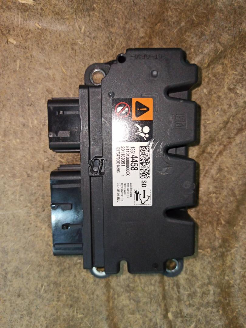 блок AirBag Chevrolet Equinox 3 поколение 2018, 1.5 л., бензин, АКПП, чёрный, внедорожник 5 дв., 13514458 - фото №1