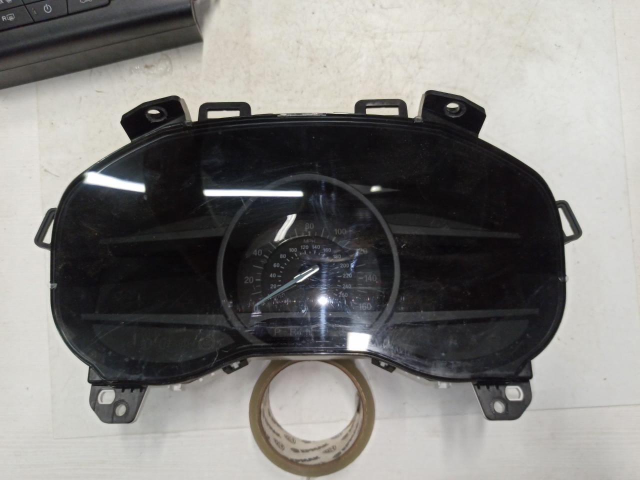 щиток приборов (приборная панель) Ford Edge 2 поколение CD539 2015, 2.0 л., бензин, АКПП, серебристый, внедорожник 5 дв. - фото №1