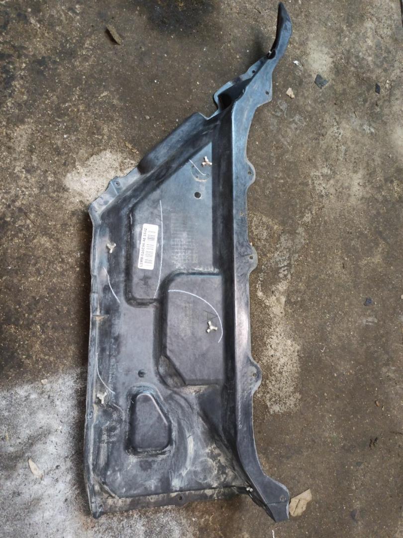 планка под капот Ford Explorer 6 поколение U625 2020, 2.3 л., бензин, АКПП, серебро, внедорожник 5 дв. - фото №1