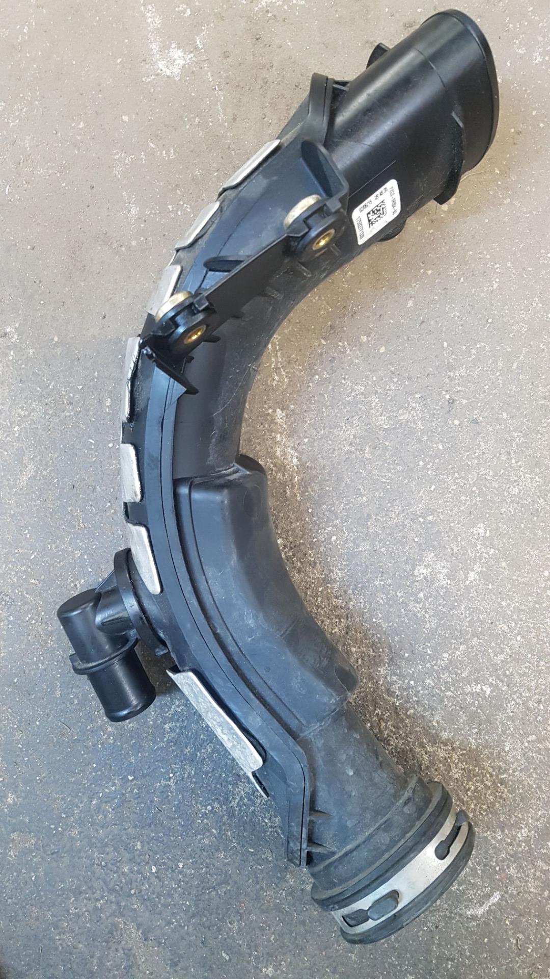 патрубок интеркулера Ford Edge 2 поколение CD539 2018, бензин, АКПП, F2G3-9R504-BD - фото №1