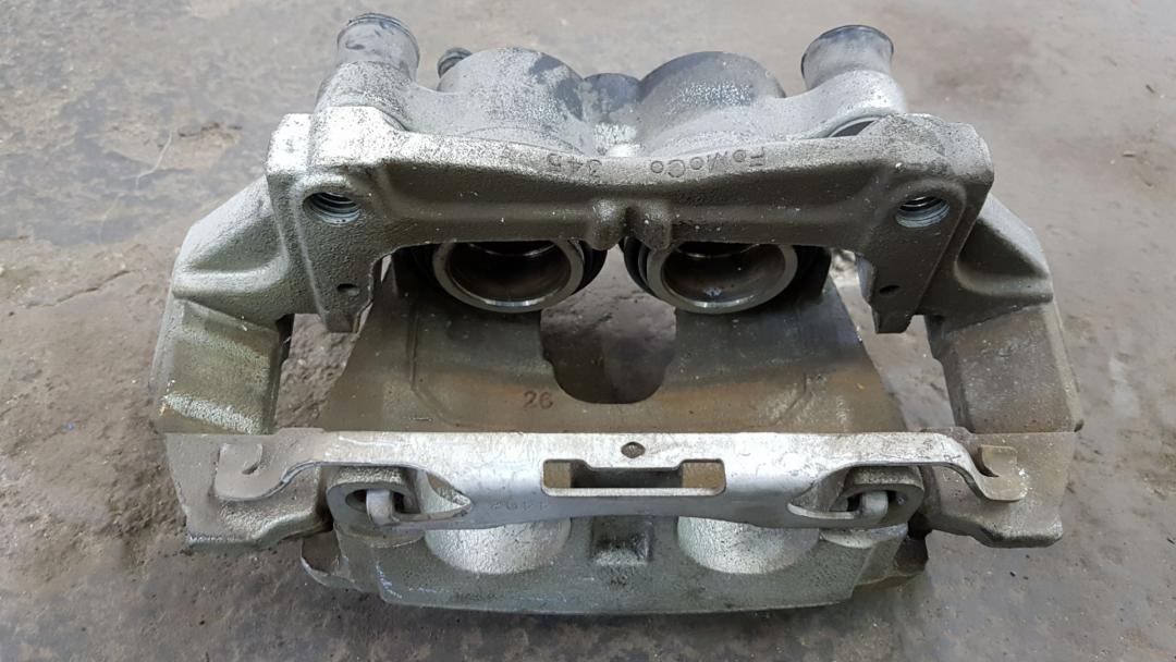суппорт передний левый Ford Edge 2 поколение CD539 2017, 2.0 л., бензин, АКПП, F2GC-2011-KD - фото №1