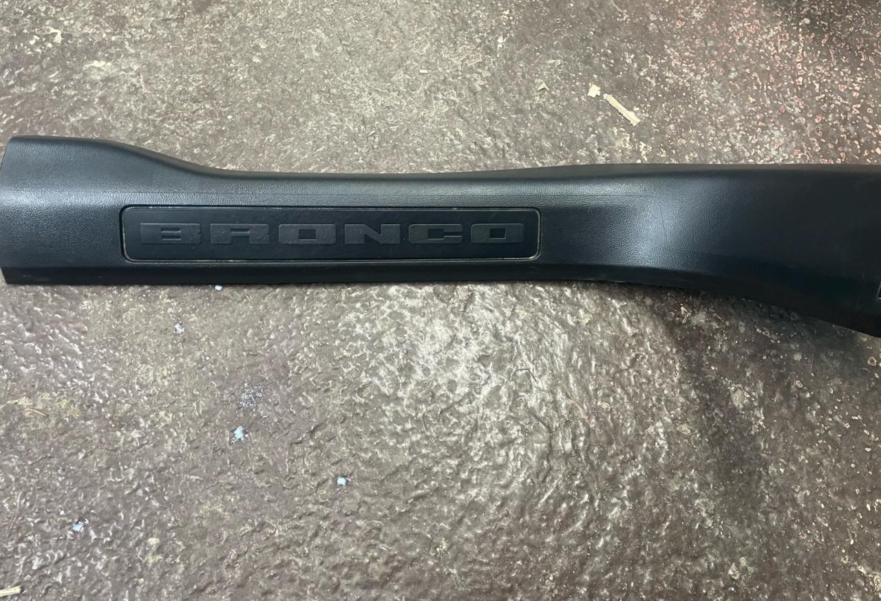 накладка на порог внутренняя Ford Bronco Sport 1 поколение 2021, 1.5 л., бензин, АКПП, темно синий, внедорожник 5 дв., M1PB-S13200-AC, M1PB-S13208-A - фото №1