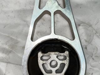 подушка крепления КПП Chevrolet Trax 1 поколение [рестайлинг] 2023, 1.2 л., бензин, синий, внедорожник 5 дв., передний привод, 60005917