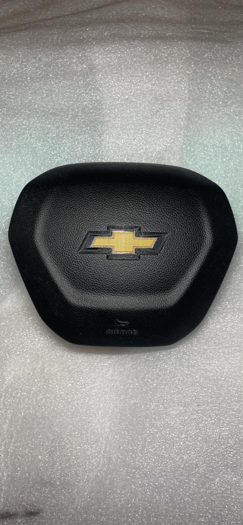 подушка безопасности водителя Chevrolet TrailBlazer 3 поколение 2020, 1.3 л., бензин, вариатор, белый, внедорожник 5 дв., передний привод, 60006225 - фото №1