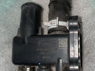 фланец (тройник) системы охлаждения Ford Edge 2 поколение CD539 [рестайлинг] 2020, 2.0 л., бензин, АКПП, черный, внедорожник 5 дв., K2GE-8K556-AB