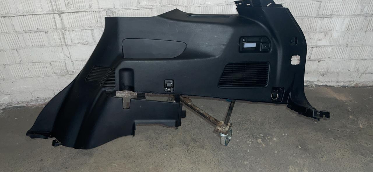 обшивка багажника Ford Explorer 6 поколение U625 2021, 2.3 л., бензин, АКПП, красный, внедорожник 5 дв., полный привод, LB5B-S31012-AP - фото №1