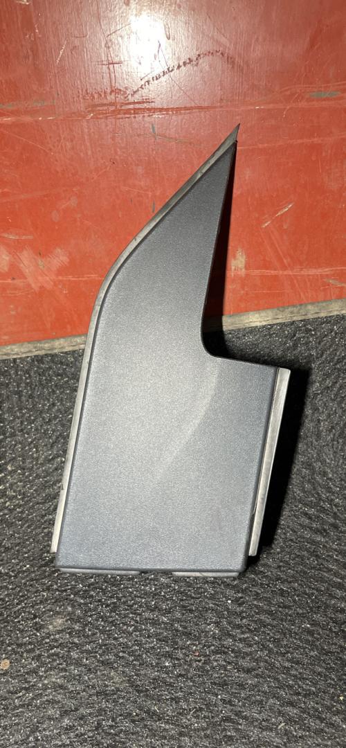 молдинг крыши Ford Explorer 6 поколение U625 2021, 2.3 л., бензин, АКПП, красный, внедорожник 5 дв., полный привод, LB5B-S42946-ADW - фото №1