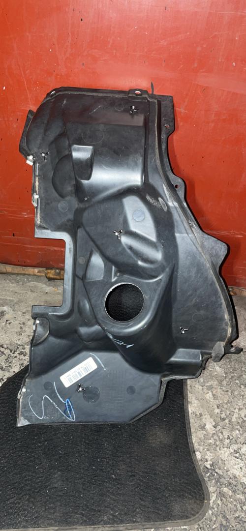 планка под капот Ford Explorer 6 поколение U625 2021, 2.3 л., бензин, АКПП, красный, внедорожник 5 дв., полный привод, L1MB-016C75-AL, L1MB-016C75-AG - фото №1