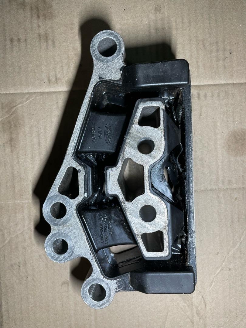 подушка крепления КПП Ford Explorer 6 поколение U625 2021, 2.3 л., бензин, АКПП, красный, внедорожник 5 дв., полный привод - фото №1
