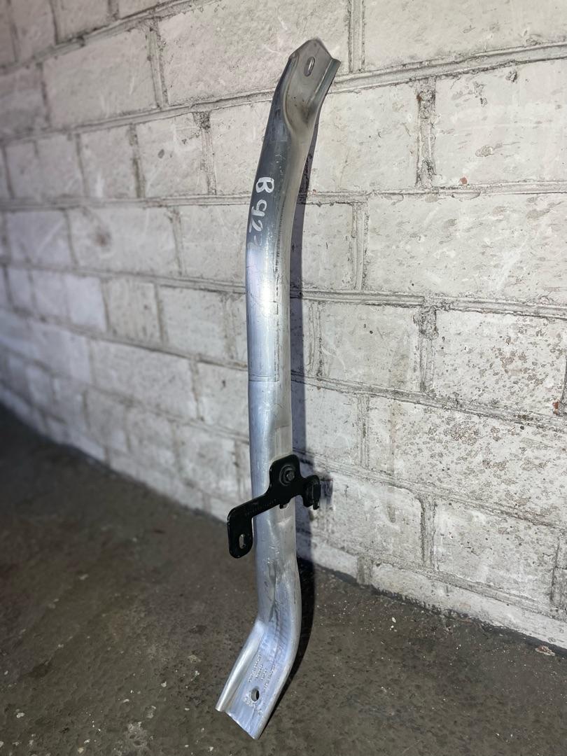 кронштейн (крепление) Ford Explorer 6 поколение U625 2021, 2.3 л., бензин, АКПП, красный, внедорожник 5 дв., полный привод, L1MB-3A200-AB - фото №1