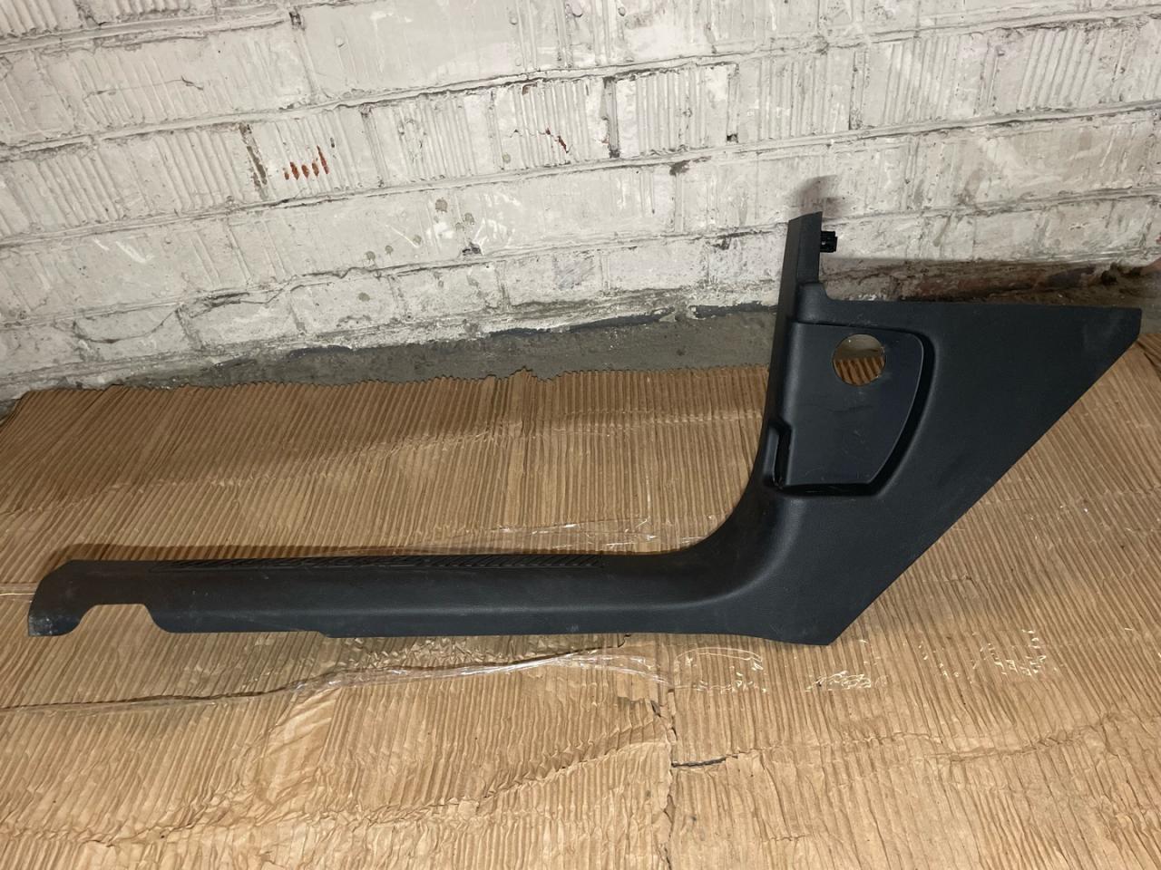 накладка на порог внутренняя Ford Explorer 6 поколение U625 2021, 2.3 л., бензин, АКПП, красный, внедорожник 5 дв., полный привод, LB5B-S13201-AFW - фото №1