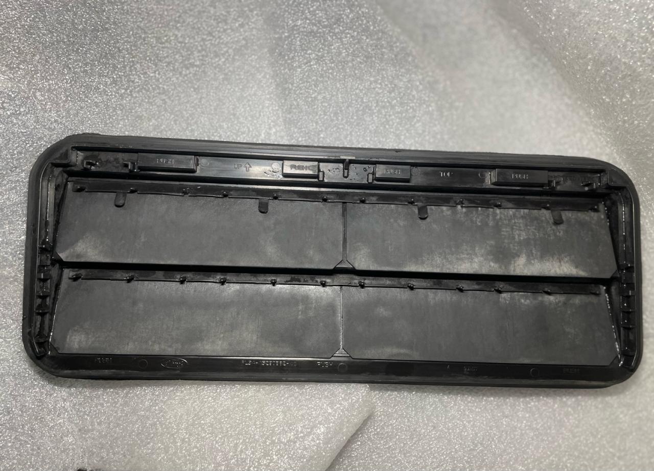 Наружная вентиляционная решетка Ford Explorer 6 поколение U625 2021, 2.3 л., бензин, АКПП, красный, внедорожник 5 дв., полный привод, FL34-15280B62-AC - фото №1