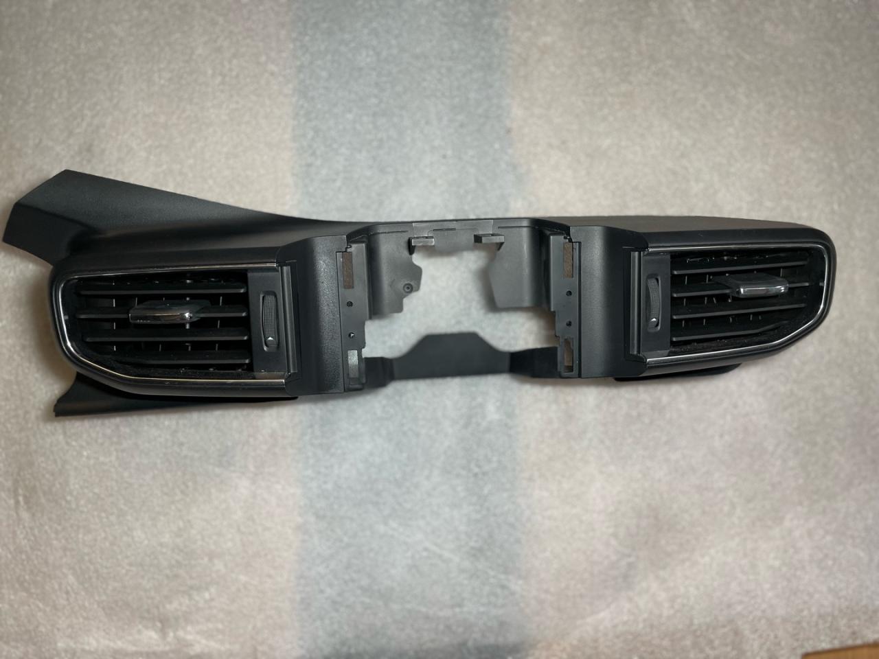 дефлектор обдува салона Ford Explorer 6 поколение U625 2021, 2.3 л., бензин, АКПП, красный, внедорожник 5 дв., полный привод, LB5B-19F648-CF - фото №1