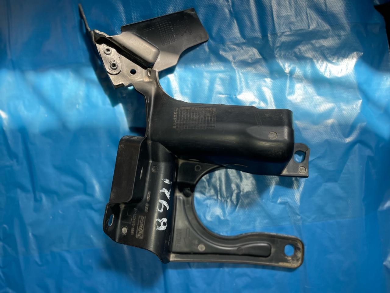 подкапотный пластик Ford Explorer 6 поколение U625 2021, 2.3 л., бензин, АКПП, красный, внедорожник 5 дв., полный привод, LB5B-S16A579-AF, LB5B-S16A579 - фото №1