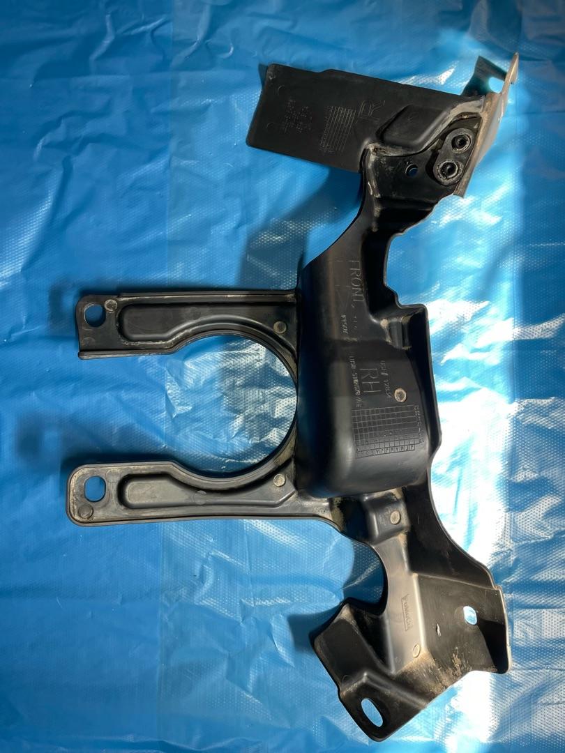 подкапотный пластик Ford Explorer 6 поколение U625 2021, 2.3 л., бензин, АКПП, красный, внедорожник 5 дв., полный привод, LB5B-S16A578-AF, LB5B-S16A578 - фото №1