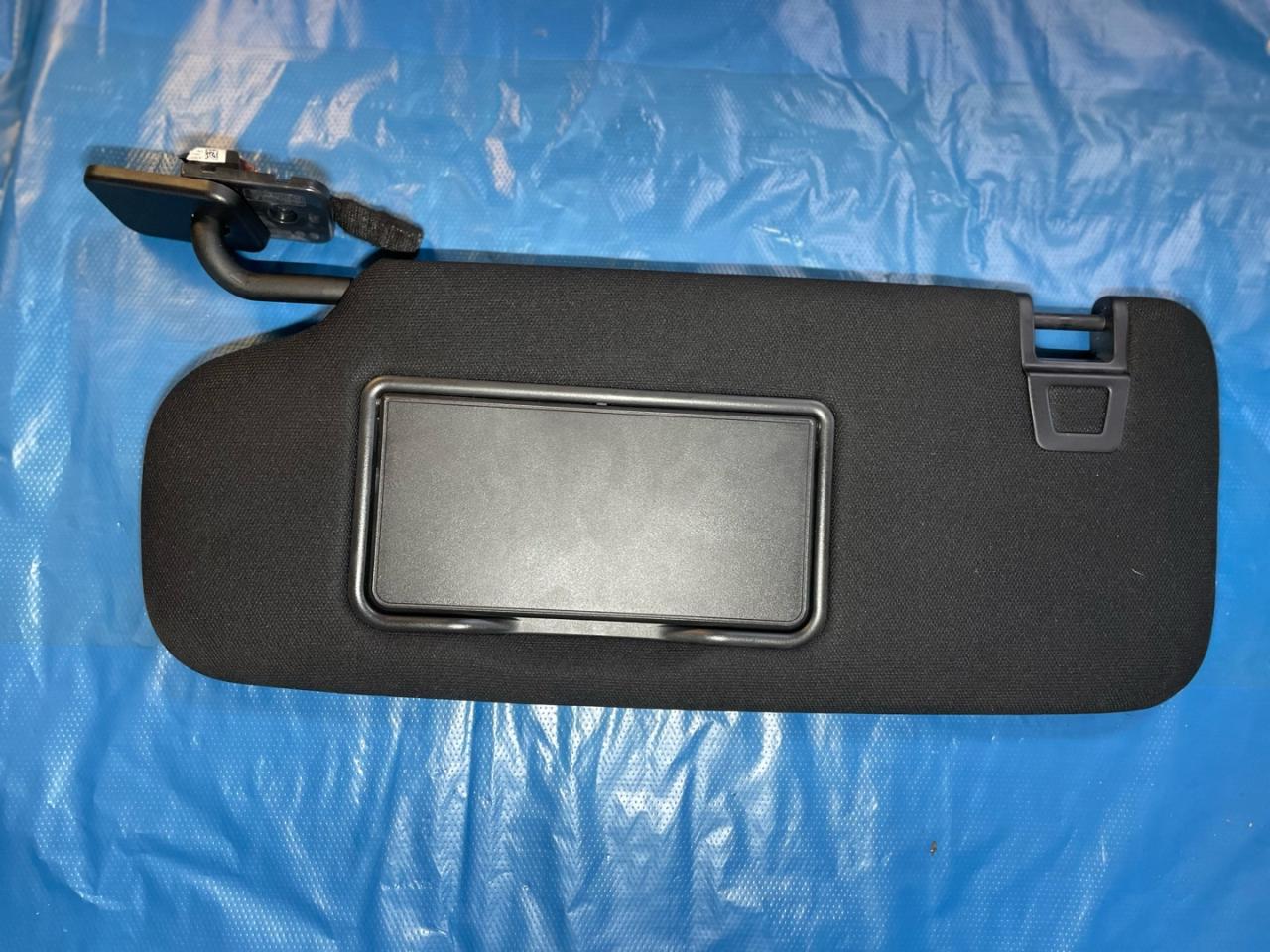 козырек солнцезащитный Ford Explorer 6 поколение U625 2021, 2.3 л., бензин, АКПП, красный, внедорожник 5 дв., полный привод - фото №1