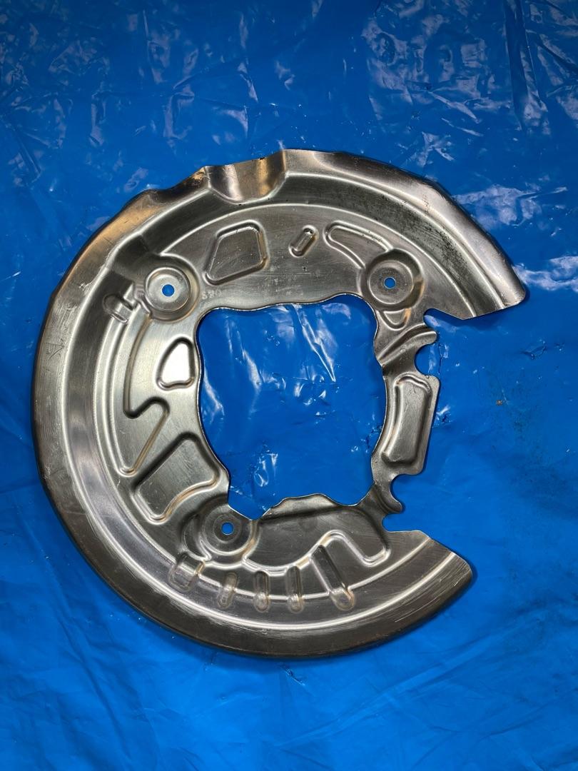 защитный кожух тормозного механизма Ford Explorer 6 поколение U625 2021, 2.3 л., бензин, АКПП, красный, внедорожник 5 дв., полный привод, L1MC-2K316-EC - фото №1