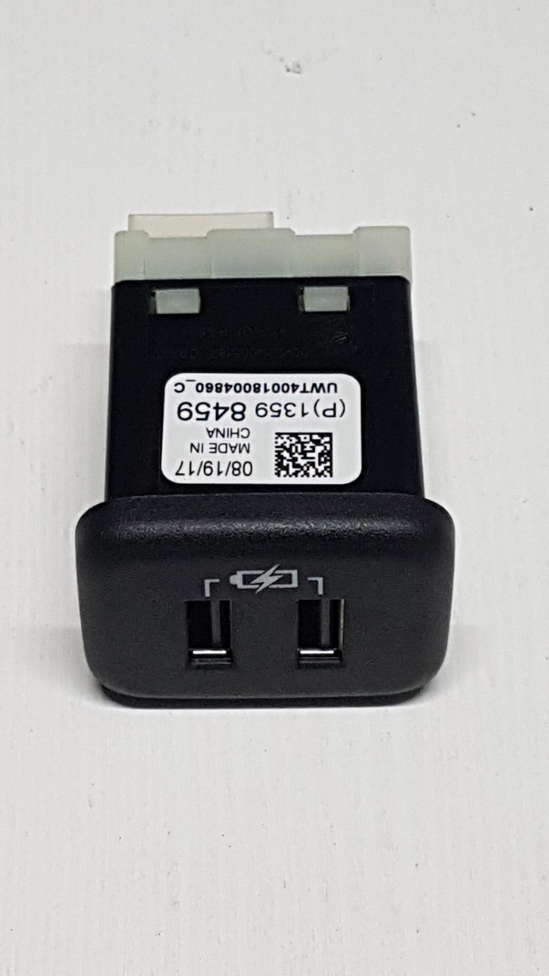 разъем AUX / USB Buick Regal 6 поколение 2018, 2.0 л., бензин, АКПП, 13598459 - фото №1