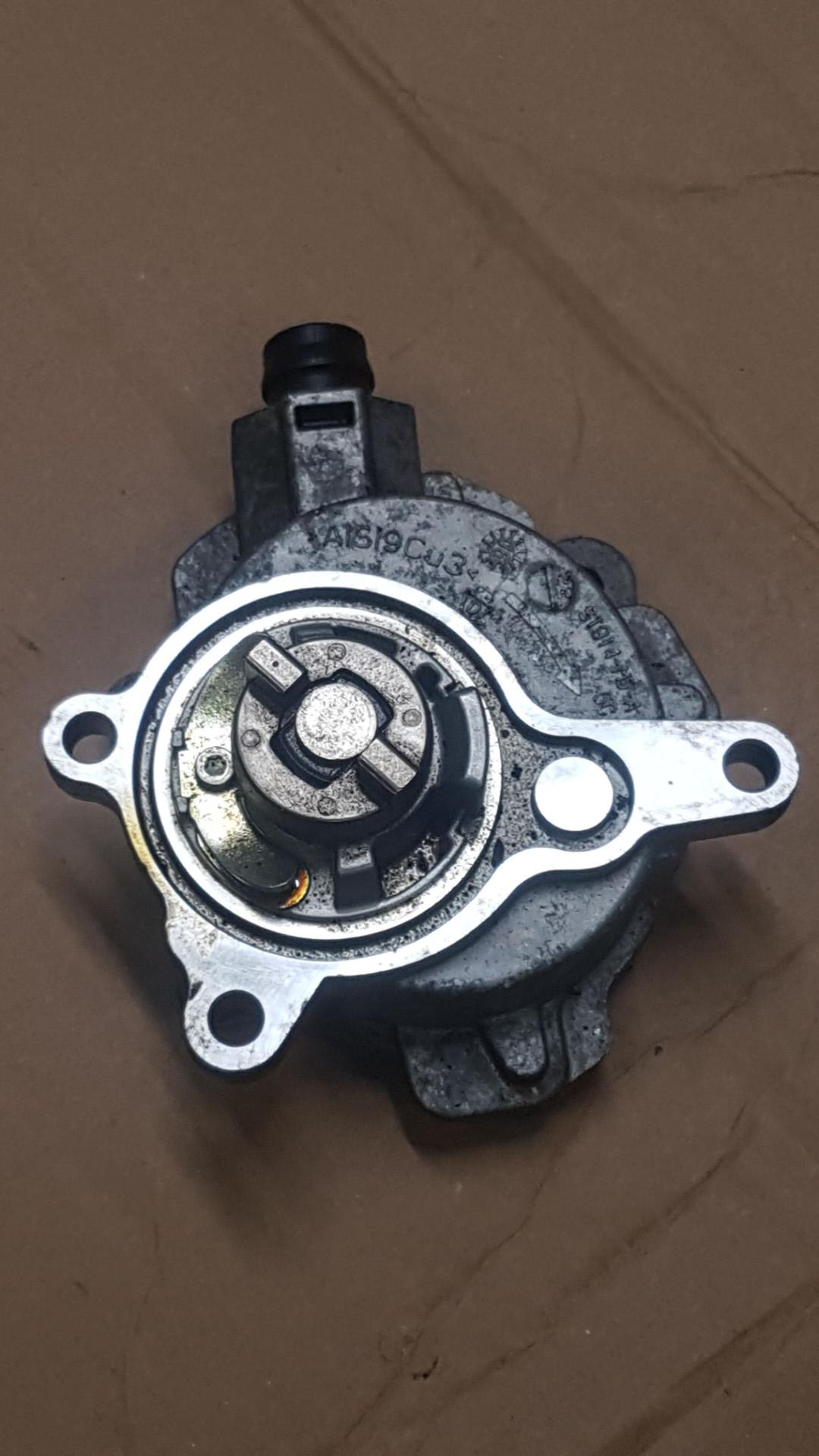 насос вакуумный Ford Edge 2 поколение CD539 2018, 2.0 л., бензин, BB5E-2A451-BD - фото №1
