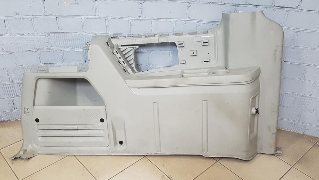 обшивка багажника Dodge Grand caravan 5 поколение 2013, 3.6 л., бензин, АКПП, минивэн - фото №1