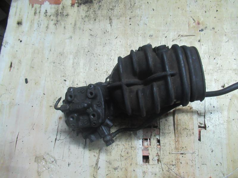 распределитель впрыска (инжектор) Volkswagen Golf 1 поколение 1984, 1.8 л., i, бензин, 0438100100 - фото №1