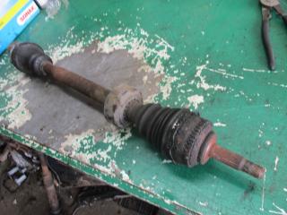 полуось передняя правая (приводной вал, ШРУС) Renault Scenic 1 поколение 1998