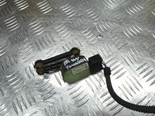 датчик дорожного просвета Volkswagen Touareg 1 поколение 2005, 3.0 л., дизель, МКПП, внедорожник 5 дв., 4E0907503C, 7L0616214B